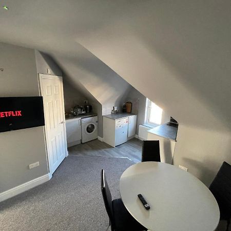 Luton Short Term Lets - Cardiff Road Apartment Екстериор снимка