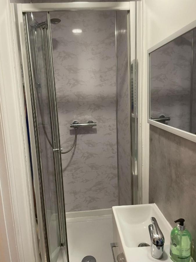 Luton Short Term Lets - Cardiff Road Apartment Екстериор снимка