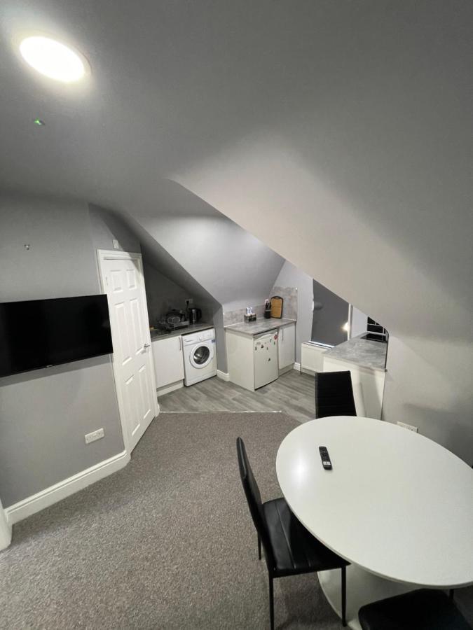 Luton Short Term Lets - Cardiff Road Apartment Екстериор снимка